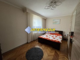 apartament-3-camere-decomandat-in-cetate-72-mp-si-boxa-1