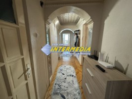 apartament-3-camere-decomandat-in-cetate-72-mp-si-boxa-2