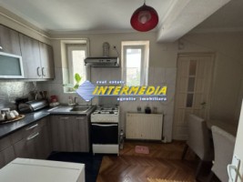 apartament-3-camere-decomandat-in-cetate-72-mp-si-boxa-5
