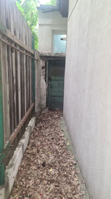 ultracentral-teren-aprox938-mp-cu-casa-batraneasca-la-280000-euro-2