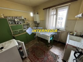 apartament-de-vanzare-3-camere-decomandat-in-cetate-bloc-foste-proprietati-8