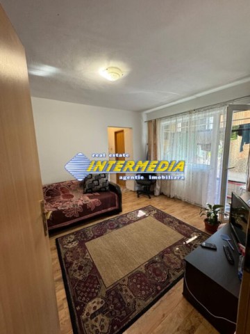 vanzare-apartament-3-camere-cu-balcon-centrala-si-termopane-cetate-zona-bulevard