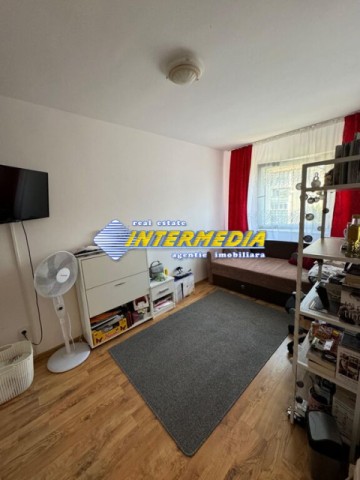 vanzare-apartament-3-camere-cu-balcon-centrala-si-termopane-cetate-zona-bulevard-4
