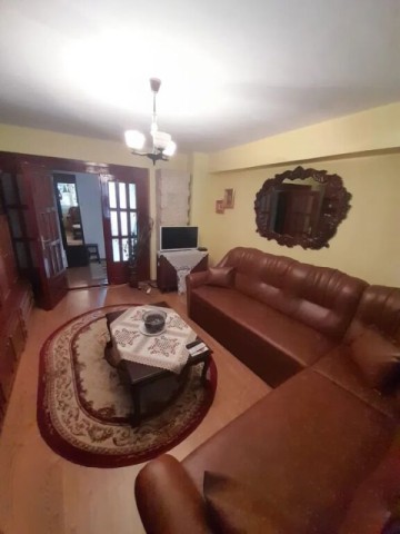 apartament-3-camere-zona-piata-mare-etaj-2-pret-76000-euro-neg-2