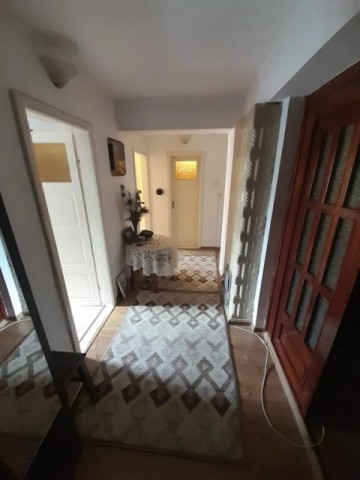 apartament-3-camere-zona-piata-mare-etaj-2-pret-76000-euro-neg-1