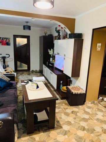 de-vanzare-spatiu-comercial-cu-preluare-afacere-apartament-3-camere-130000-euro-negociabil