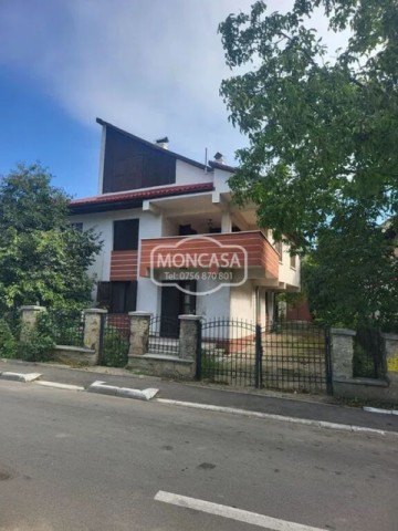 vila-p1m-si-garaj-teren-700-mp-zona-rompetrol