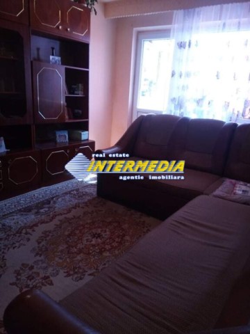 apartament-2-camere-de-vanzare-in-cetate-bloc-de-caramida-8