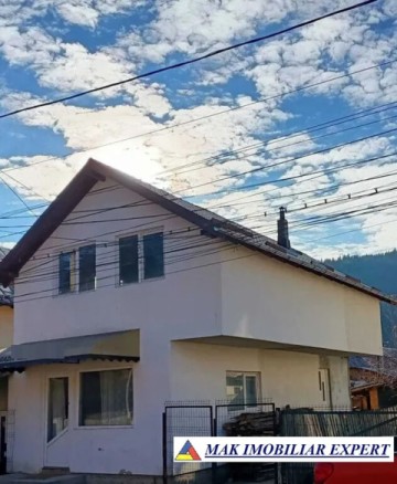 vila-cu-5-camere-si-teren-de-150-mp-de-vanzare-in-rucar-arges