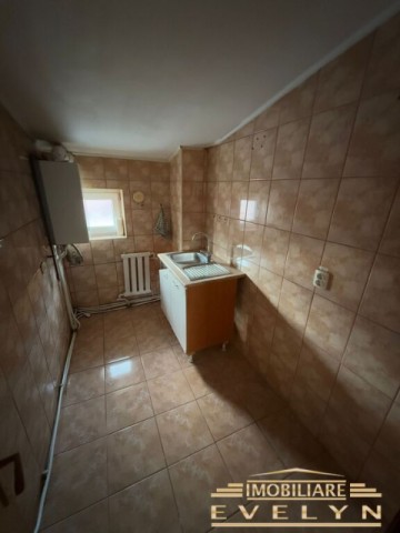 apartament-2-camere-la-mansarda-zona-piata-mare-ion-pilat-pret-40000-euro-3