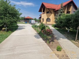 proprietate-deosebita-ocazie-de-investitie-la-20-km-de-botosani-1