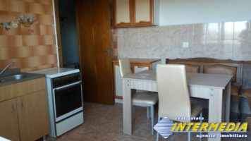 apartament-3-camere-decomandat-de-inchiriat-cetate-3