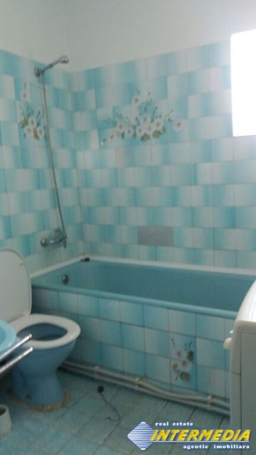 apartament-3-camere-decomandat-de-inchiriat-cetate-6