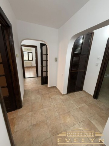 apartament-4-camere-renovat-recent-zona-bdmihai-eminescu-2