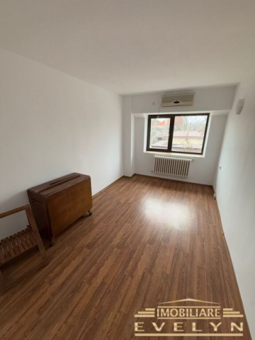 apartament-4-camere-renovat-recent-zona-bdmihai-eminescu-4