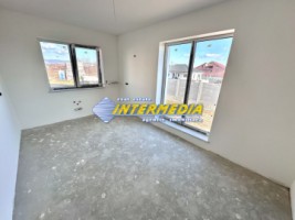 casa-noua-in-cetate-4-camere-teren-340-mp-finisata-90-6