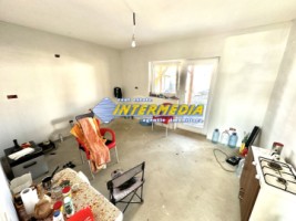 casa-noua-de-vanzare-in-alba-iulia-parter-si-etaj-cu-6-camere-la-gri-sau-finisata-complet-3