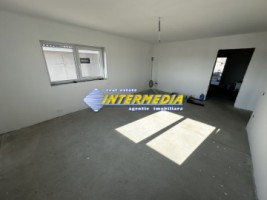 casa-noua-de-vanzare-in-alba-iulia-parter-si-etaj-cu-6-camere-la-gri-sau-finisata-complet-4