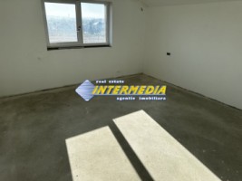 casa-noua-de-vanzare-in-alba-iulia-parter-si-etaj-cu-6-camere-la-gri-sau-finisata-complet-14