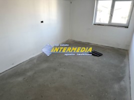 casa-noua-de-vanzare-in-alba-iulia-parter-si-etaj-cu-6-camere-la-gri-sau-finisata-complet-13
