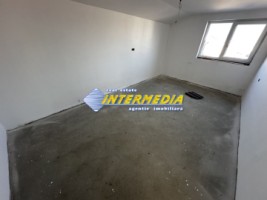 casa-noua-de-vanzare-in-alba-iulia-parter-si-etaj-cu-6-camere-la-gri-sau-finisata-complet-12