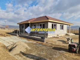 casa-pe-un-nivel-finisata-cu-4-camere-terasa-20-mp-teren-500-mp-si-toate-utilitatiile-la-cheie