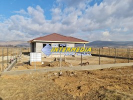 casa-pe-un-nivel-finisata-cu-4-camere-terasa-20-mp-teren-500-mp-si-toate-utilitatiile-la-cheie-1