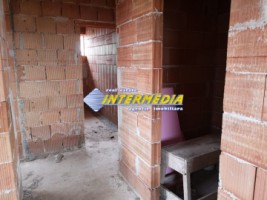 casa-pe-un-nivel-finisata-cu-4-camere-terasa-20-mp-teren-500-mp-si-toate-utilitatiile-la-cheie-9