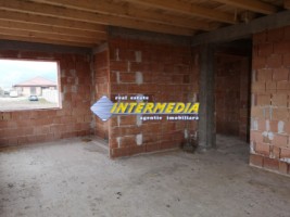 casa-pe-un-nivel-finisata-cu-4-camere-terasa-20-mp-teren-500-mp-si-toate-utilitatiile-la-cheie-12