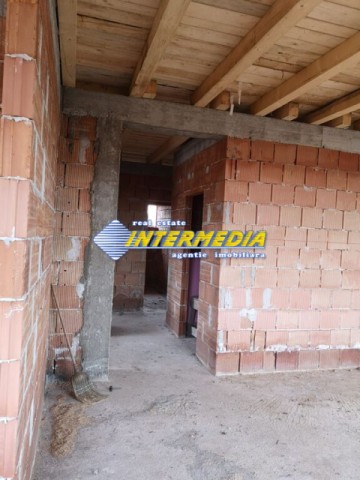 casa-pe-un-nivel-finisata-cu-4-camere-terasa-20-mp-teren-500-mp-si-toate-utilitatiile-la-cheie-8