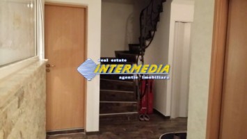 apartament-4-camere-de-inchiriat-alba-iulia-centru-cu-scara-interioara-4