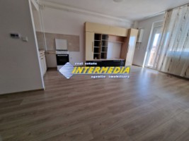 inchiriere-garsoniera-mare-35-mp-bloc-nou-mobilata-cu-rolete-exterioare-parcare-cetate-kaufland-1