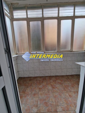 apartament-3-camere-70-mp-cetate-mercur-etaj-1-cetate-finisat-6