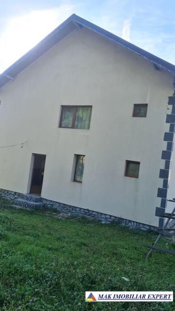 vila-spatioasa-cu-4-camere-de-vanzare-si-teren-de-5000-mp-in-stoenesti-arges-6