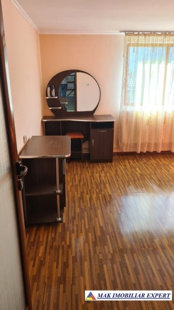 vila-spatioasa-cu-4-camere-de-vanzare-si-teren-de-5000-mp-in-stoenesti-arges-14