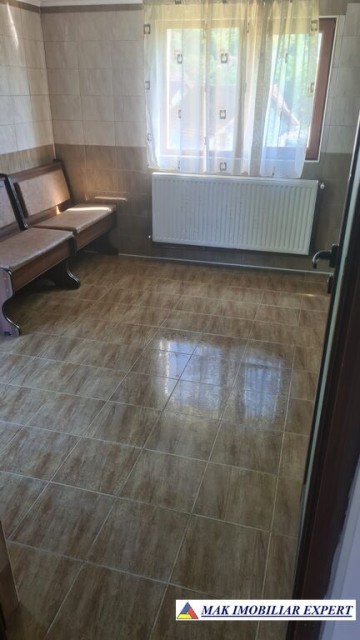 vila-spatioasa-cu-4-camere-de-vanzare-si-teren-de-5000-mp-in-stoenesti-arges-17