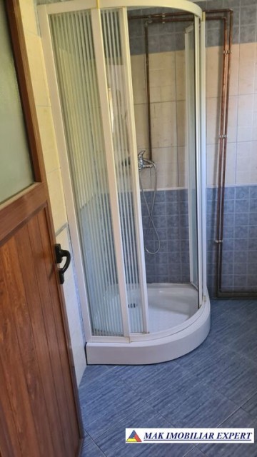 vila-spatioasa-cu-4-camere-de-vanzare-si-teren-de-5000-mp-in-stoenesti-arges-24
