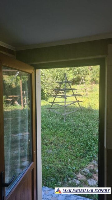 vila-spatioasa-cu-4-camere-de-vanzare-si-teren-de-5000-mp-in-stoenesti-arges-30