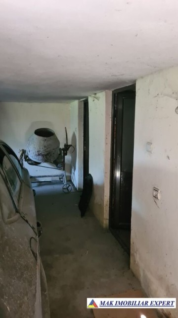 vila-spatioasa-cu-4-camere-de-vanzare-si-teren-de-5000-mp-in-stoenesti-arges-29