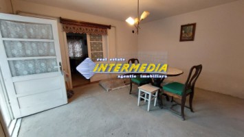 casa-cu-2-camere-si-600mp-teren-in-blaj-3