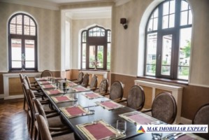 vand-vila-monument-istoric-unitatile-horeca-p-e-m-9-camere-teren-1200-mp-central-campulung-muscel-arges-11