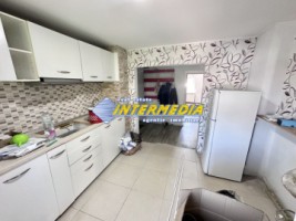 aparment-cu-3-camere-decomandat-de-vanzare-in-cetate-etaj-1-zona-sub-stadion-4