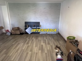 aparment-cu-3-camere-decomandat-de-vanzare-in-cetate-etaj-1-zona-sub-stadion-10