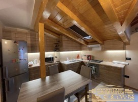 apartament-4-camere-la-mansarda-zona-mall