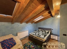 apartament-4-camere-la-mansarda-zona-mall-3