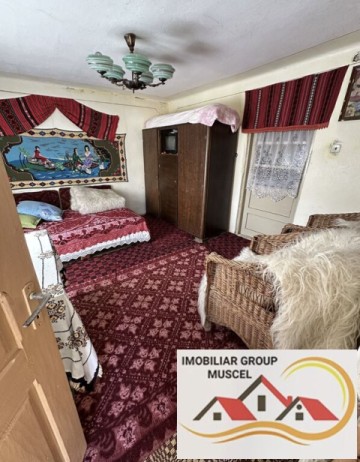 casa-4-camere-si-teren-1000-mp-intravilan-comaninoasa-pret-35000-euro-6