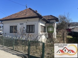 casa-de-vanzare-4-camerebaiebucatariebeci-si-dependenta-cat-si-suprafata-de-433-mp-teren-intravilan-in-campulung-muscel-pret-80000-euro-negociabil-1
