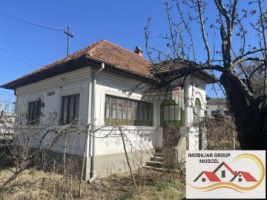 casa-de-vanzare-4-camerebaiebucatariebeci-si-dependenta-cat-si-suprafata-de-433-mp-teren-intravilan-in-campulung-muscel-pret-80000-euro-negociabil-7