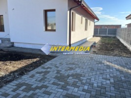 vanzare-casa-pe-un-singur-nivel-alba-micesti-cu-432-mp-teren-finisata-si-racordata-la-toate-utilitatiile-3