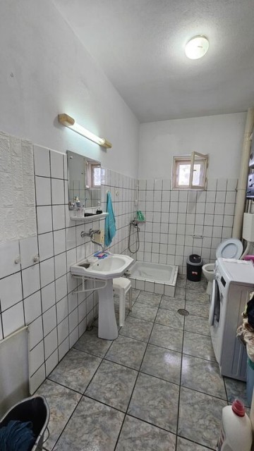 baicoi-casa-pe-ter-1354mp-pret-locuintaactiv-comerciale-149000-euro-19